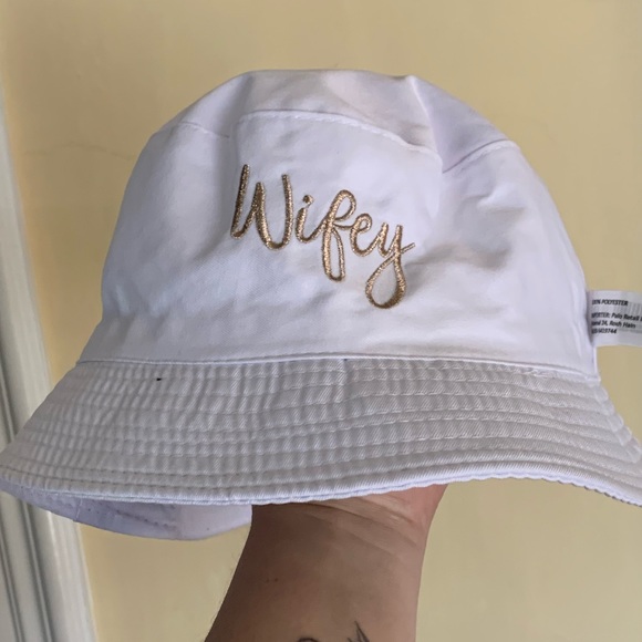 Reversible Bride/Wifey OS bucket hat - Picture 2 of 2